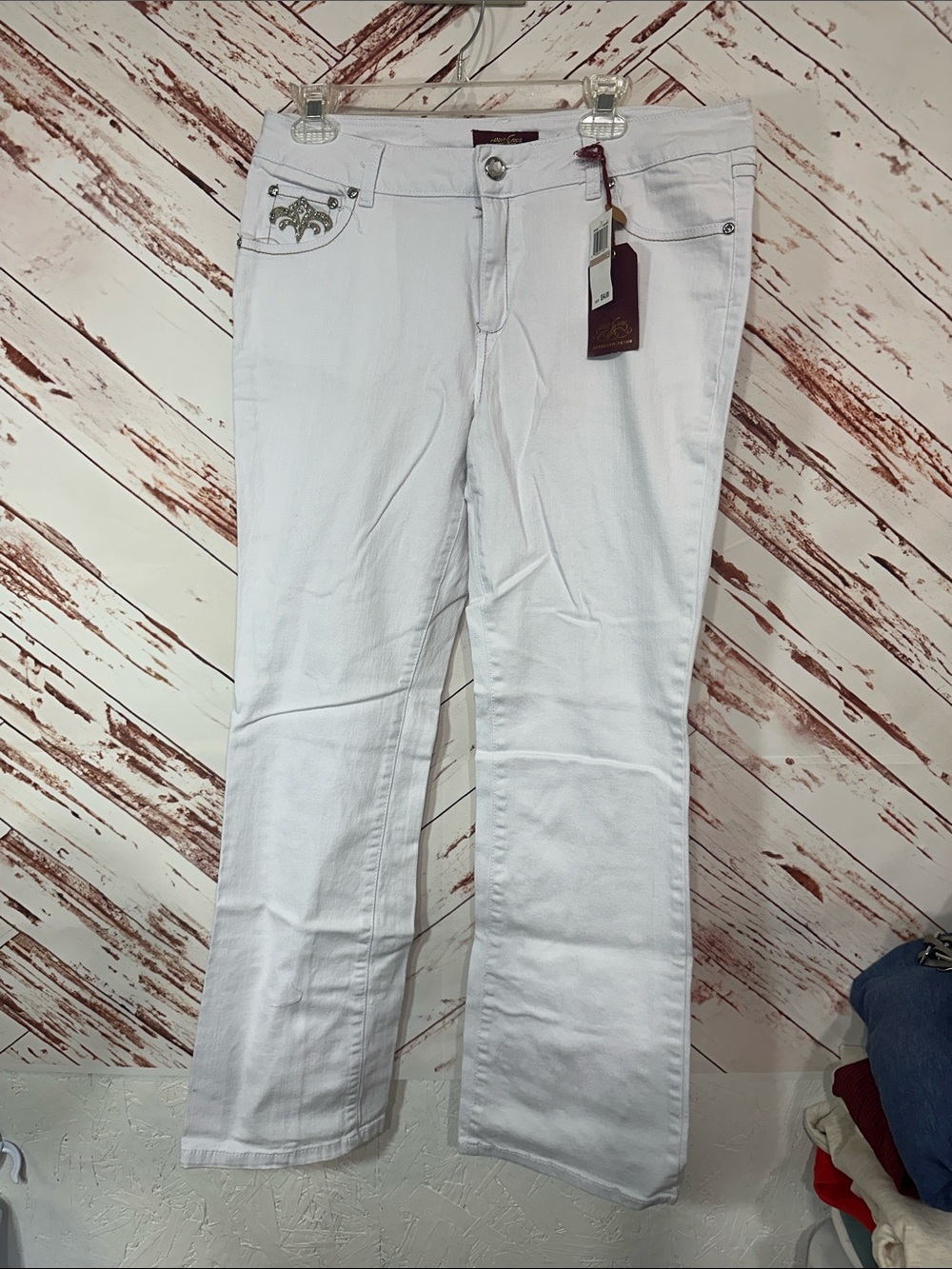 NWT one 5 one White Women’s Boot Cut Jeans with Embellished Pocket